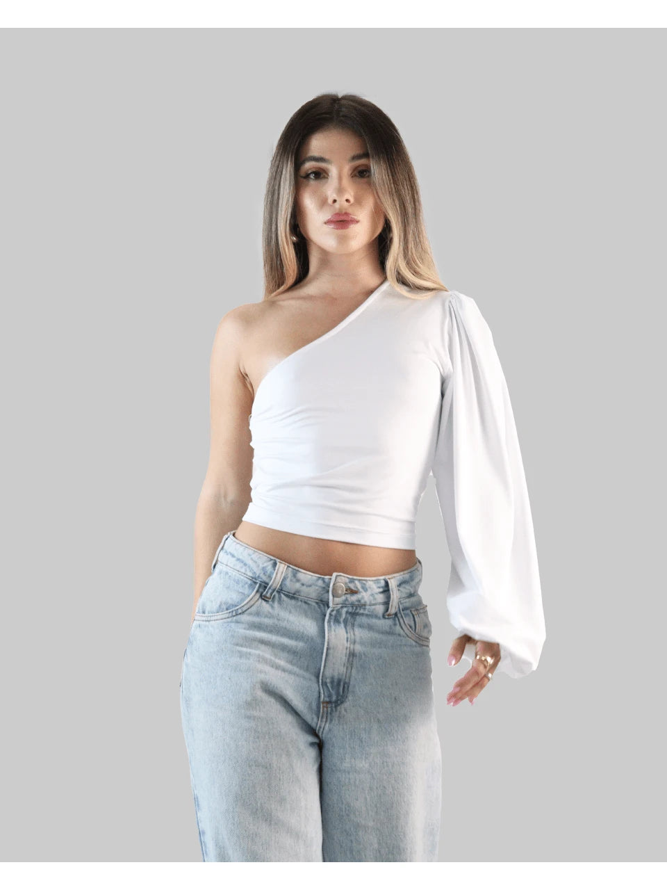 Blusa Cropped Feminina de Um Ombro com Manga Bufante Estilo Balão