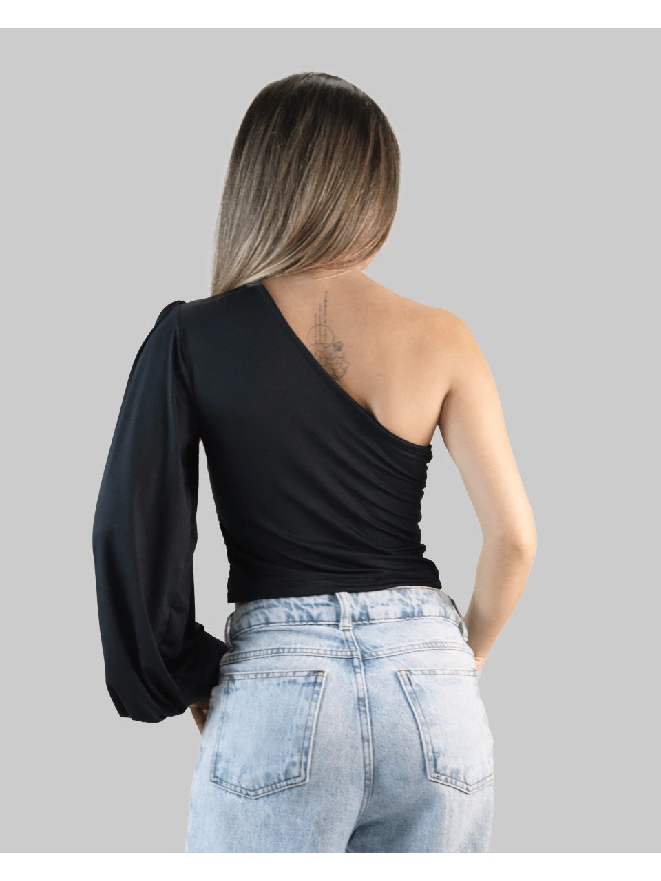 Blusa Cropped Feminina de Um Ombro com Manga Bufante Estilo Balão