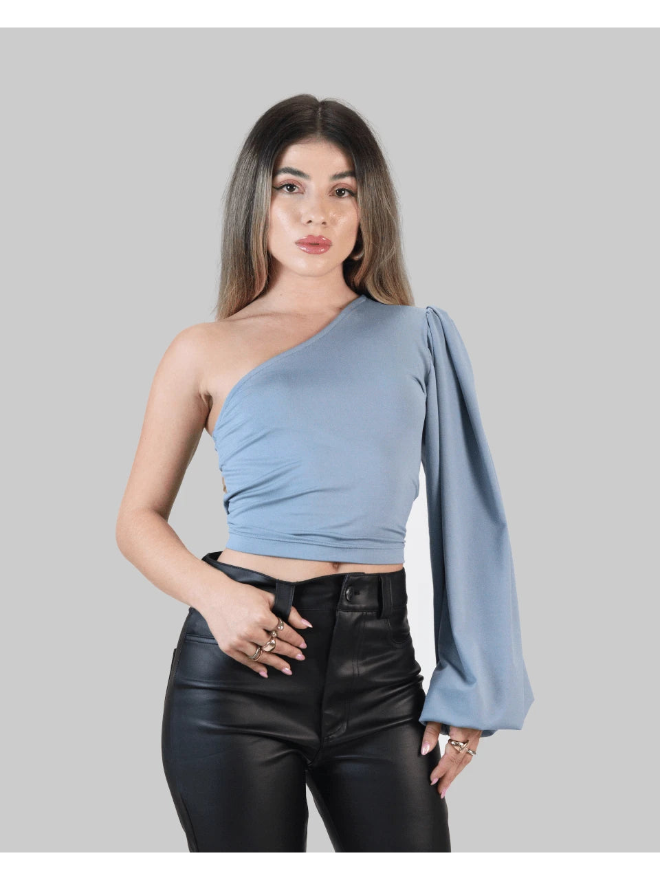 Blusa Cropped Feminina de Um Ombro com Manga Bufante Estilo Balão