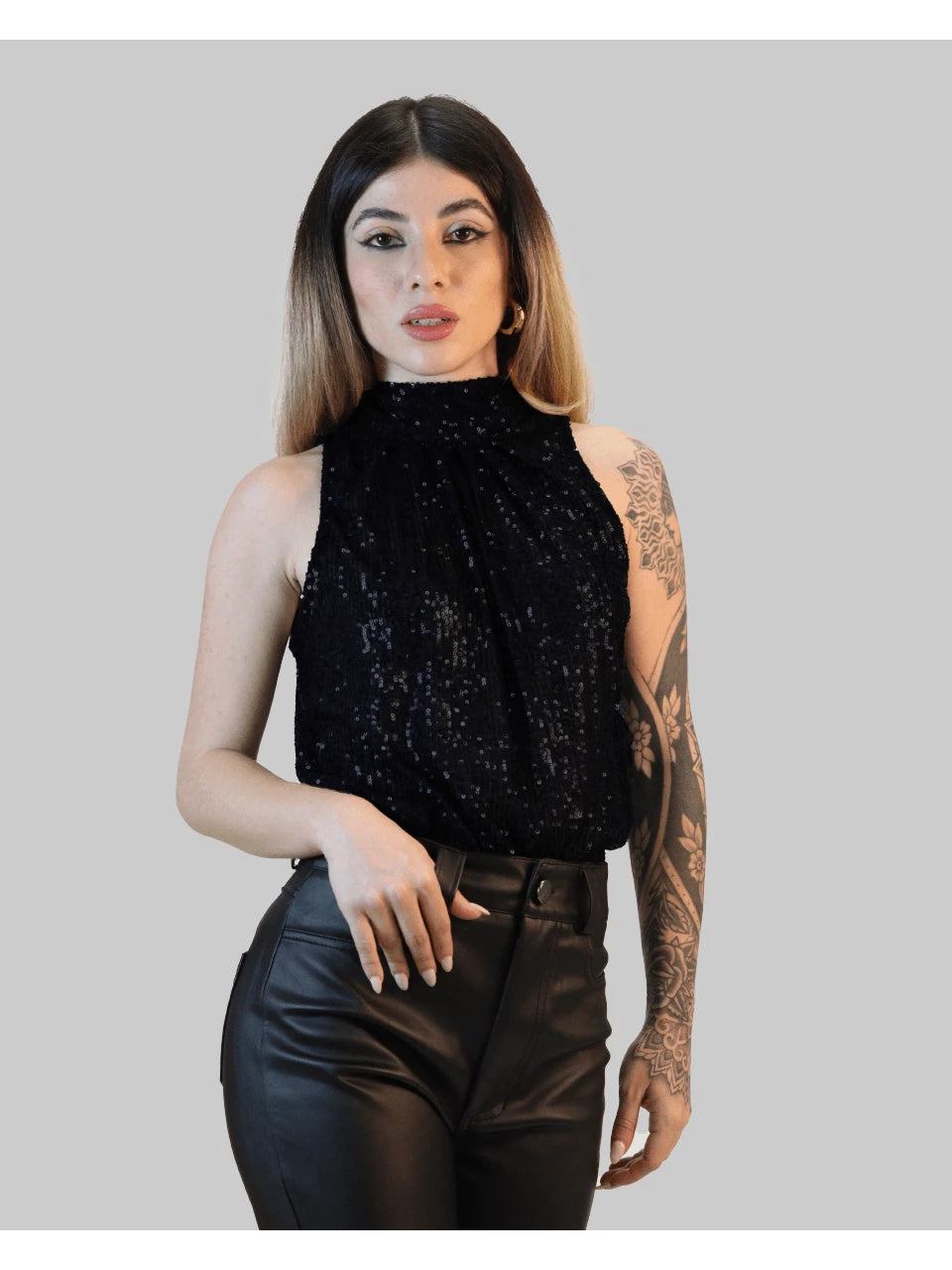 Blusa Bata Feminina Elegante Brilhante em Paetê com Gola Alta e Decote Franzido em Nó