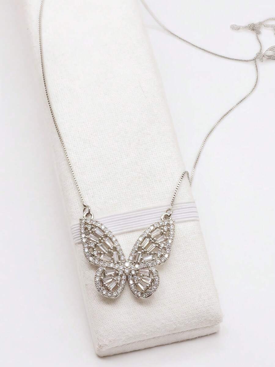 Colar Dourado de Borboleta com Pedras Reluzentes