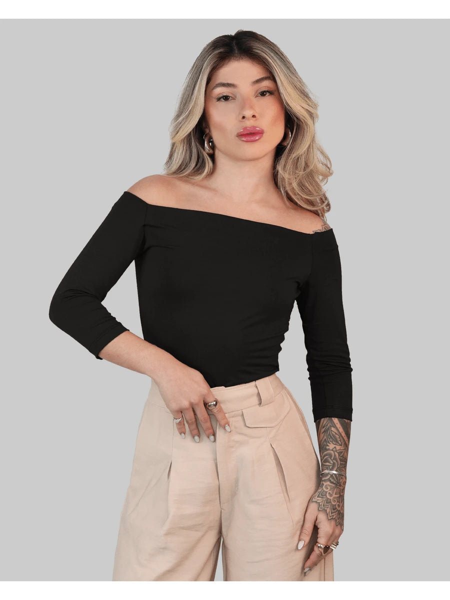 Blusa Feminina Ajustada Ombro à Mostra