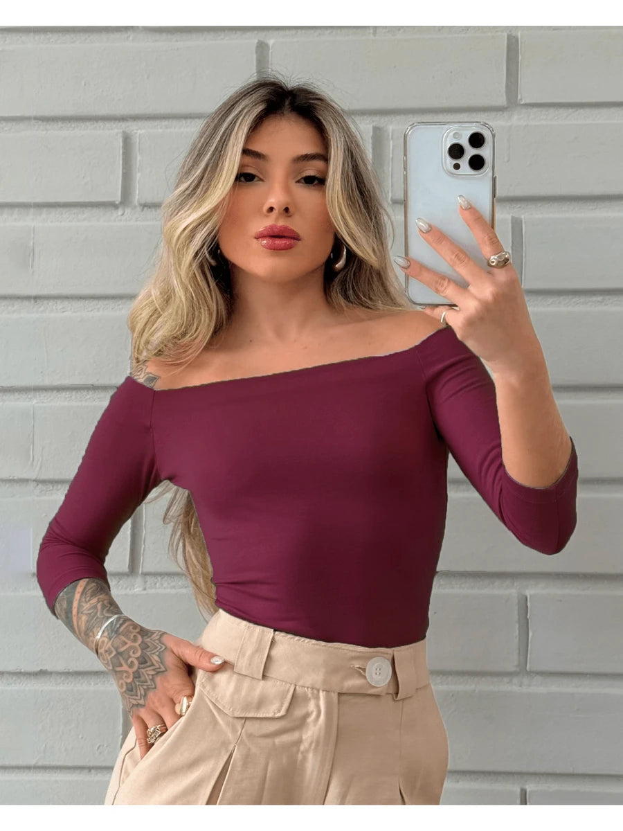 Blusa Feminina Ajustada Ombro à Mostra
