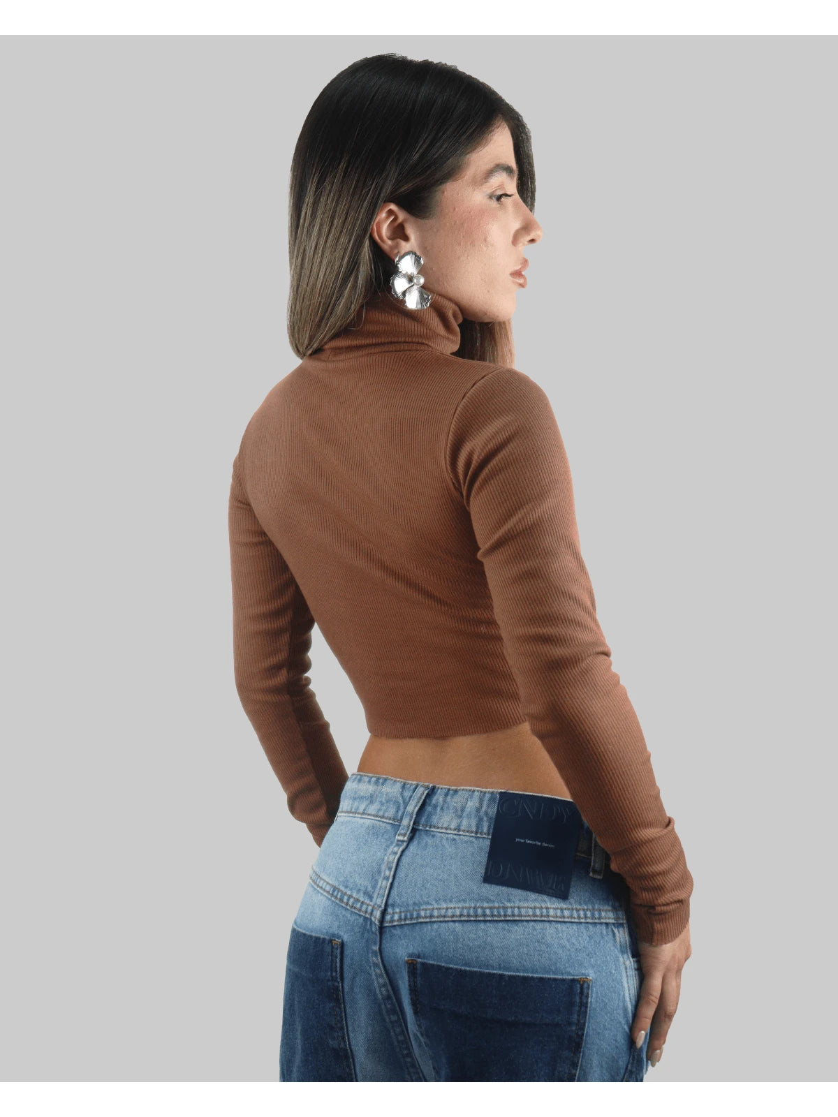 Cropped Manga Longa com Gola Alta Dobrada em Canelado Liso