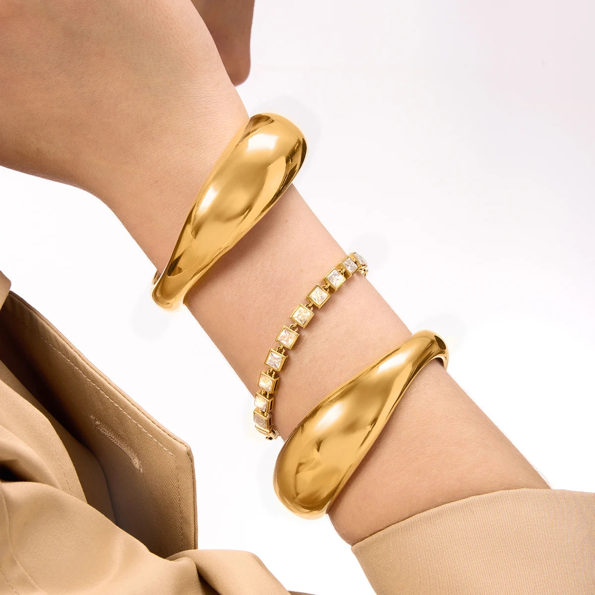 Pulseira Minimalista Circular 18K Ouro